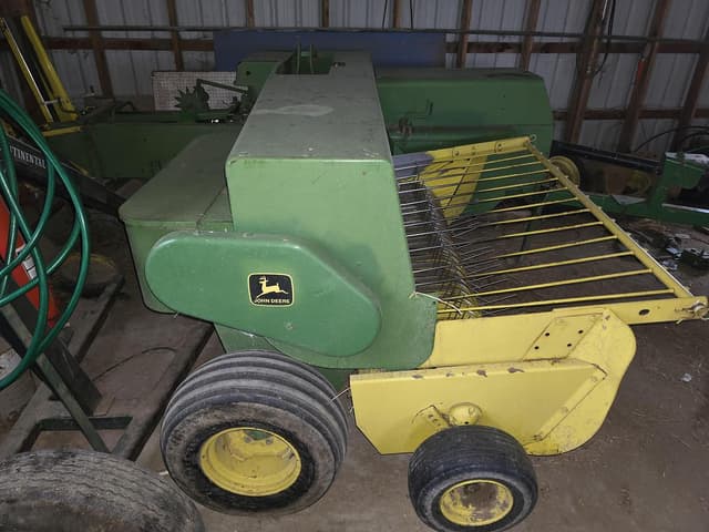 Image of John Deere 337 equipment image 1
