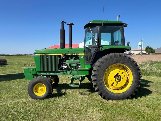 Image of John Deere 4250 equipment image 1