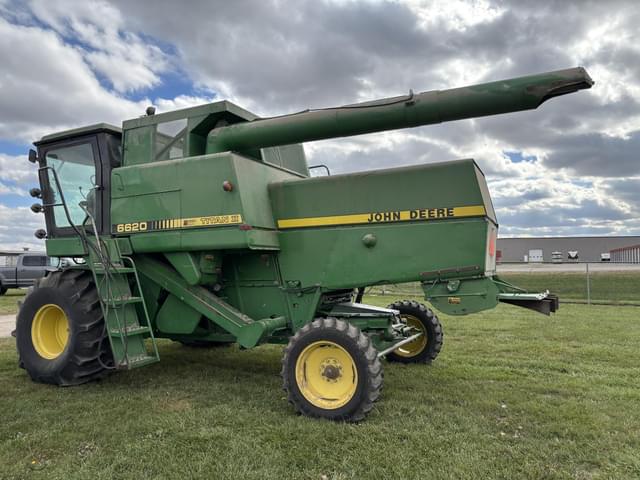 Image of John Deere 6620 Titan II equipment image 3