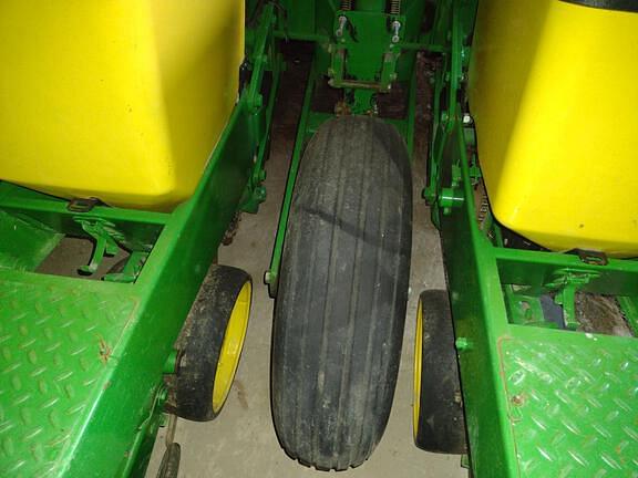 Image of John Deere 7000 equipment image 3