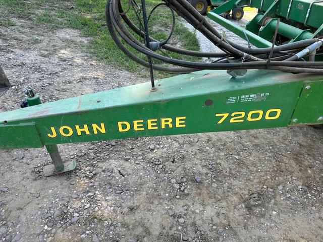 Image of John Deere 7200 equipment image 3