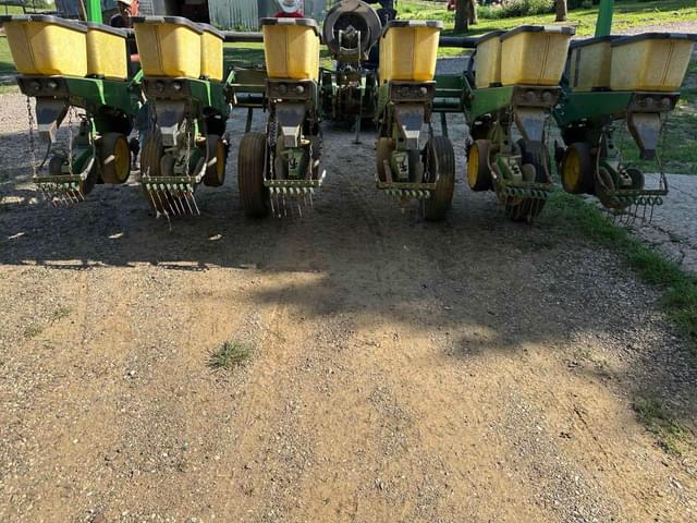Image of John Deere 7200 equipment image 2