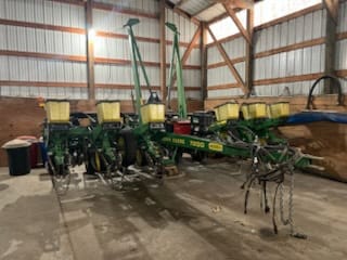 1987 John Deere 7200 Equipment Image0