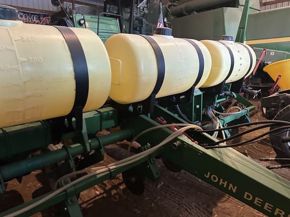 Image of John Deere 7200 Primary image