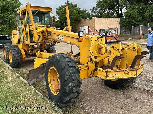 Image of John Deere 770B equipment image 2