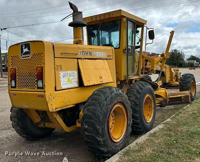 Image of John Deere 770B equipment image 4