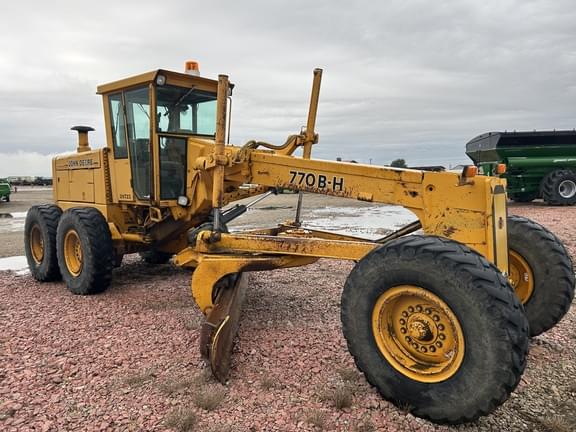 Image of John Deere 770BH equipment image 1