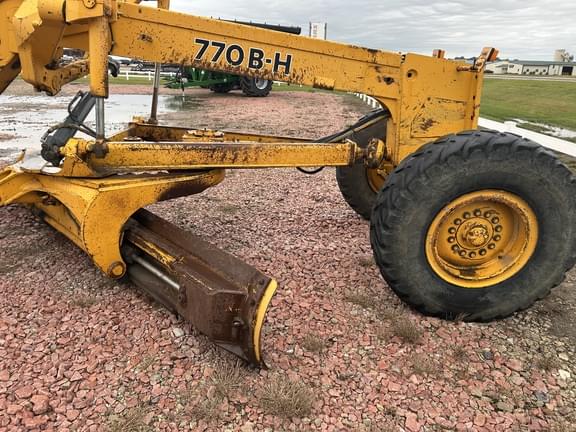 Image of John Deere 770BH equipment image 4