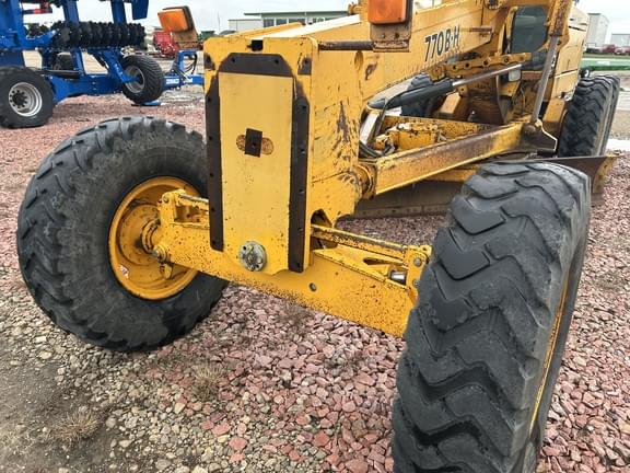 Image of John Deere 770BH equipment image 2