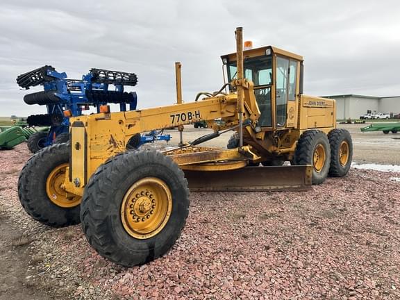 Image of John Deere 770BH Primary image