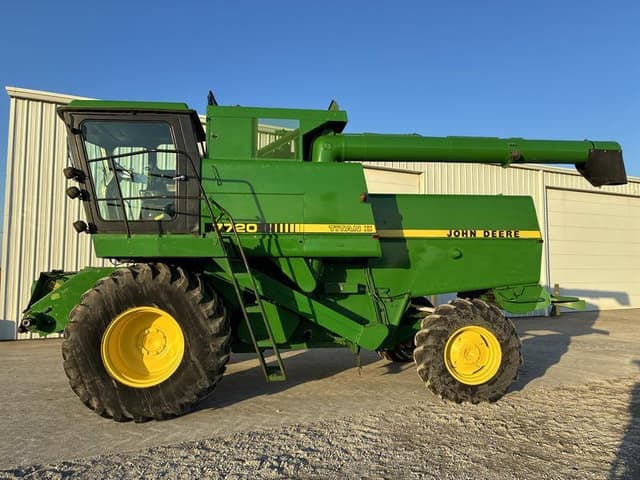 Image of John Deere 7720 Titan II equipment image 2