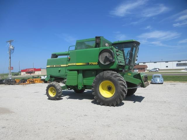 Image of John Deere 7720 Titan II equipment image 1