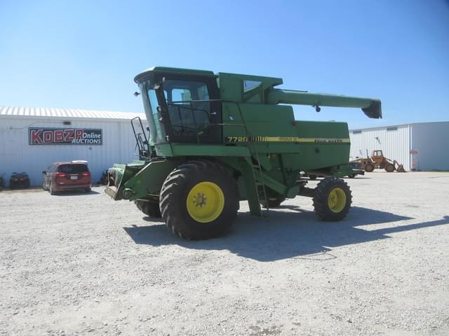Image of John Deere 7720 Titan II equipment image 3