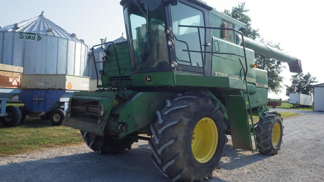 Image of John Deere 7720 Titan II equipment image 1