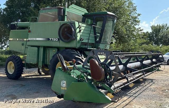 Image of John Deere 7720 Titan II equipment image 3