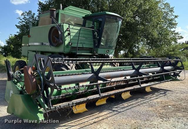 Image of John Deere 7720 Titan II equipment image 2