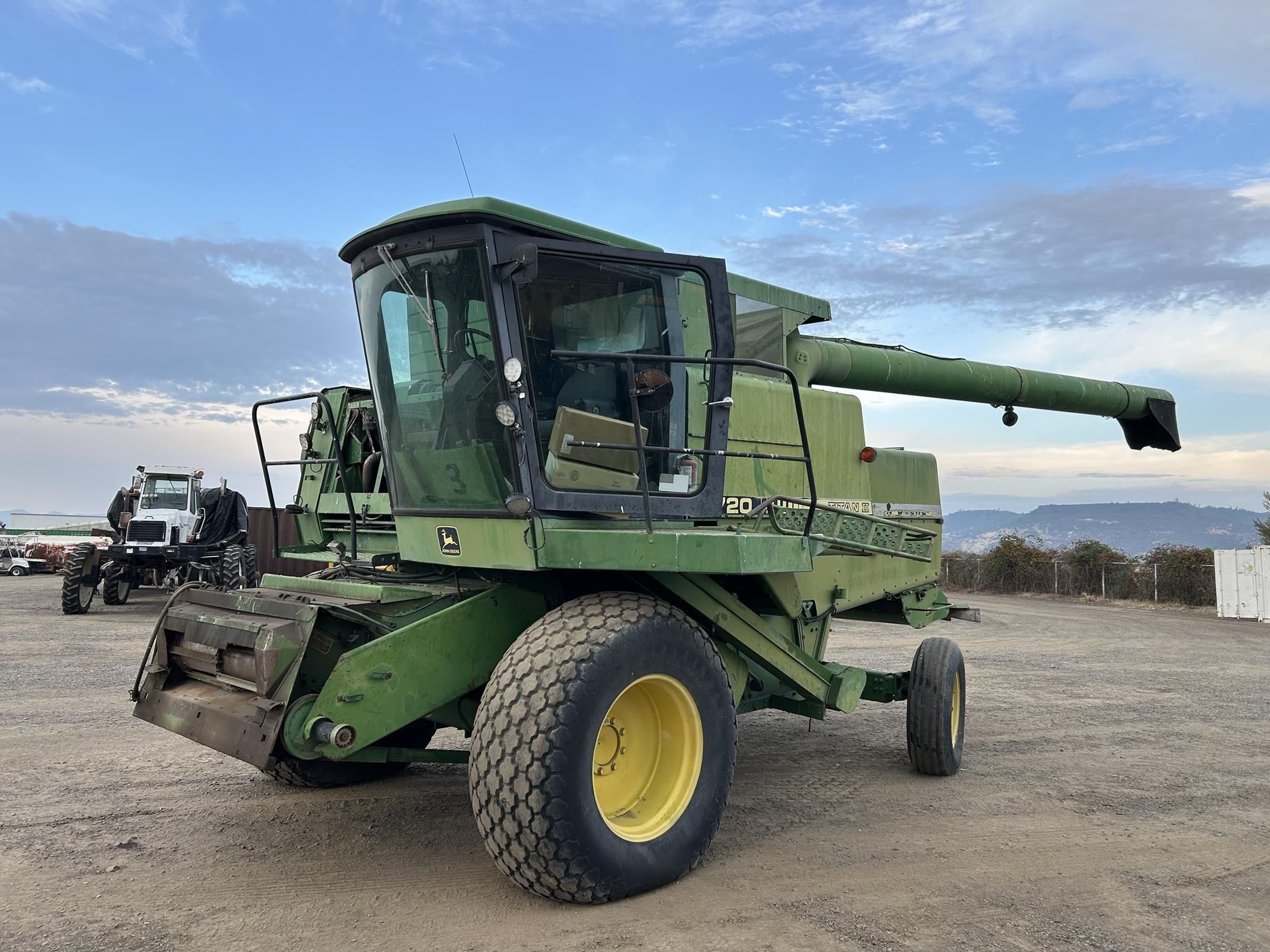 1987 John Deere 7720 Titan II Equipment Image0