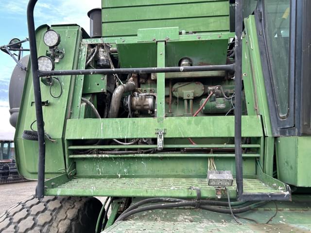 Image of John Deere 7720 Titan II equipment image 3