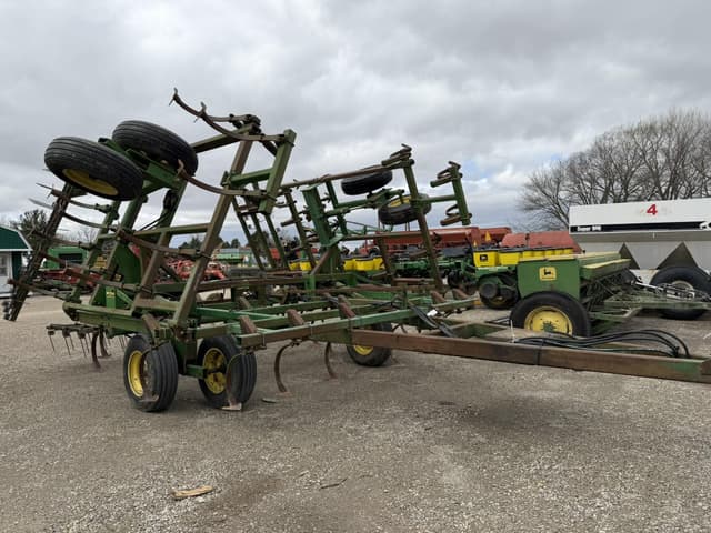 Image of John Deere 960 equipment image 1