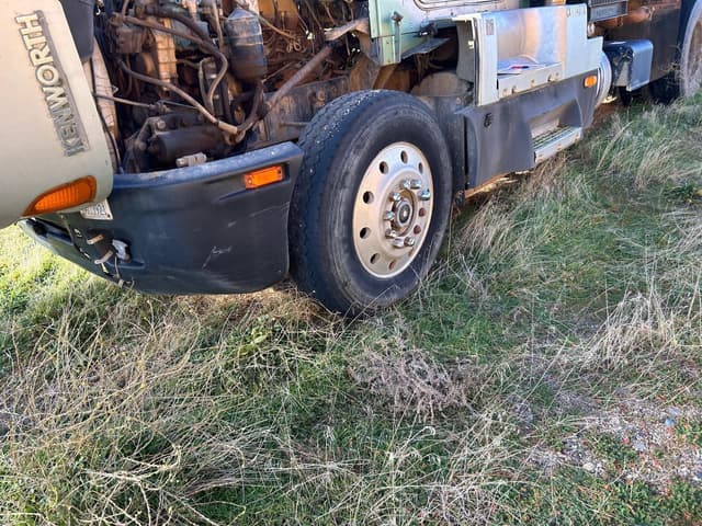 Image of Kenworth T600 equipment image 4