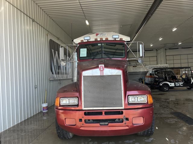 Image of Kenworth T600 equipment image 1