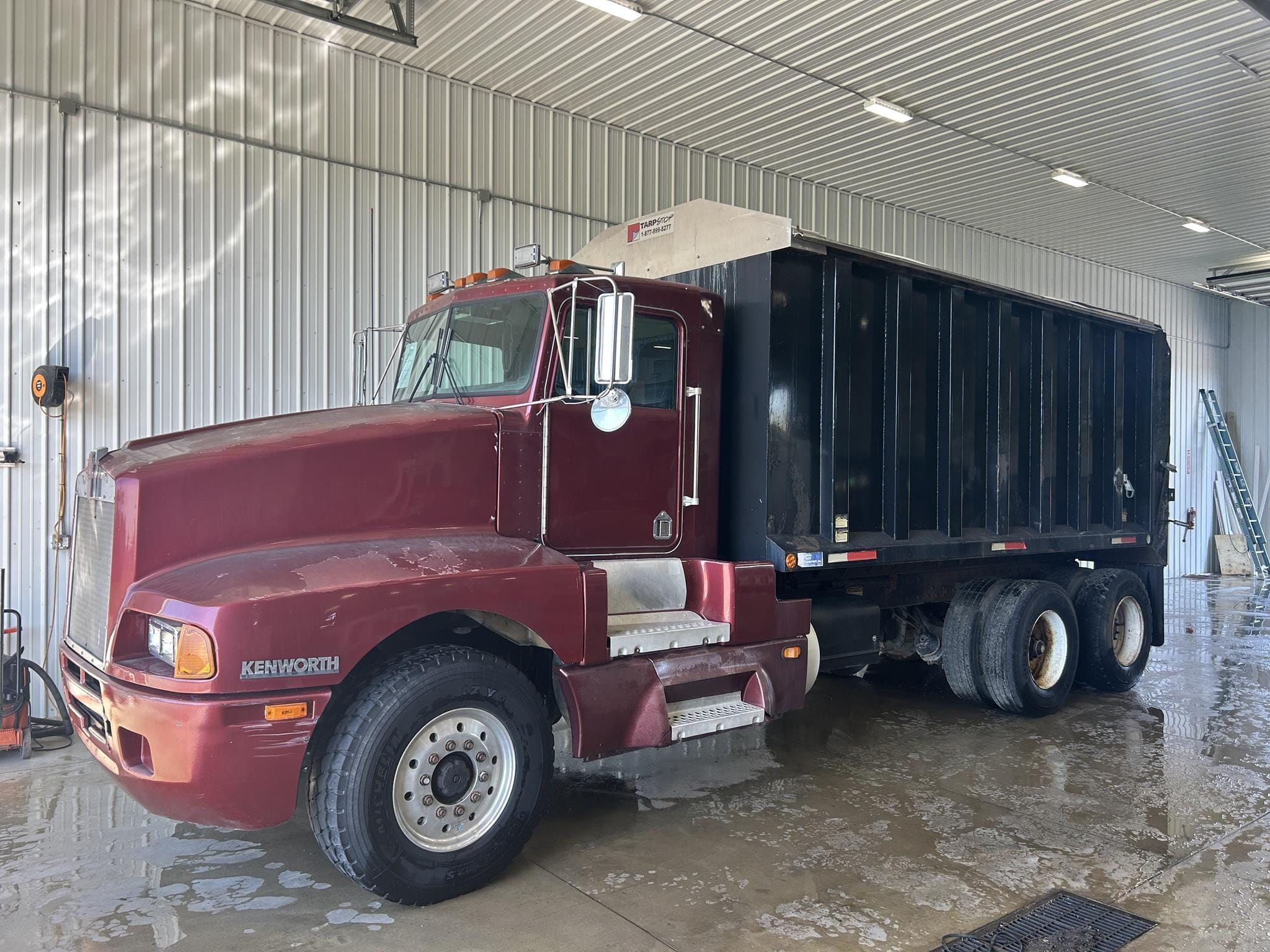 1987 Kenworth T600 Equipment Image0
