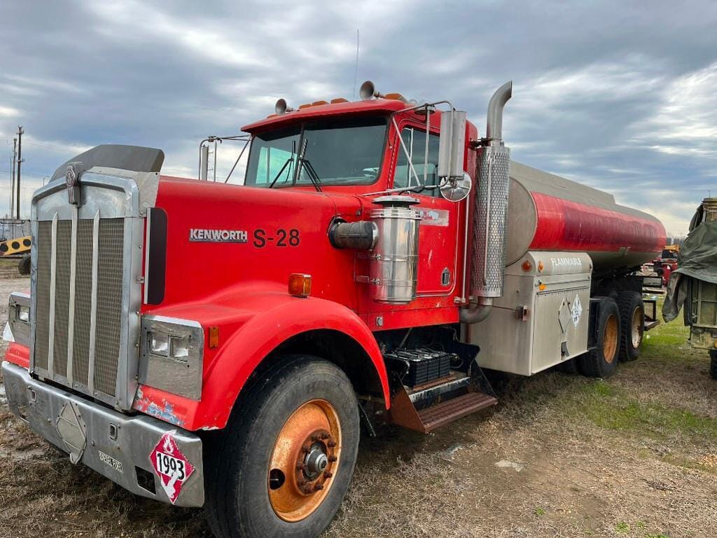 Main image Kenworth W900