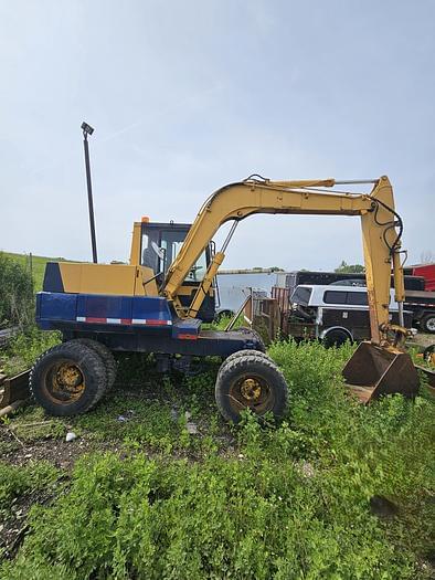 Image of Komatsu PW60-3 equipment image 1