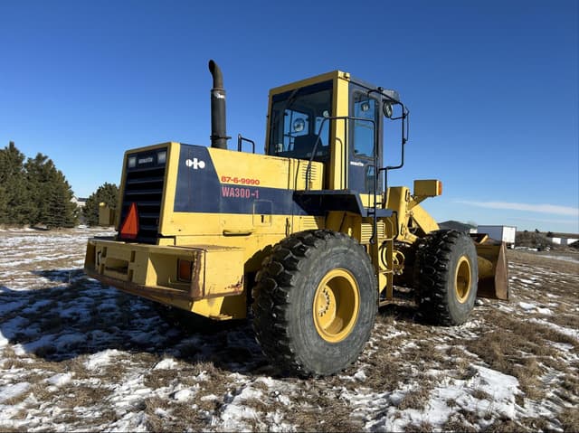 Image of Komatsu WA300 equipment image 4