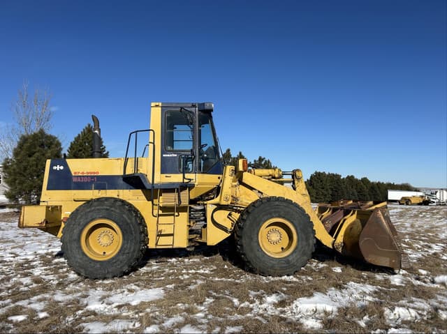 Image of Komatsu WA300 equipment image 3