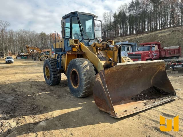 Image of Komatsu WA320-1 equipment image 2