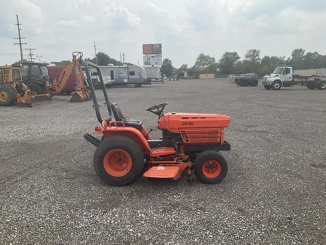 Image of Kubota B5200 equipment image 4
