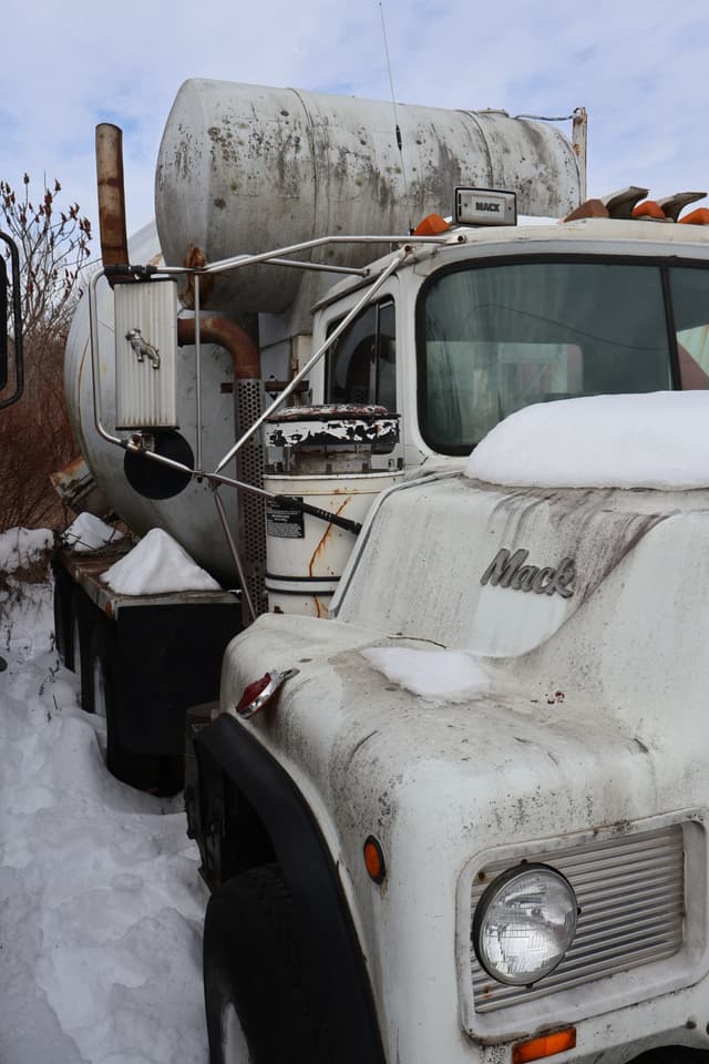 Image of Mack DM600 equipment image 1