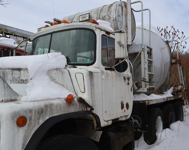 Image of Mack DM600 equipment image 3