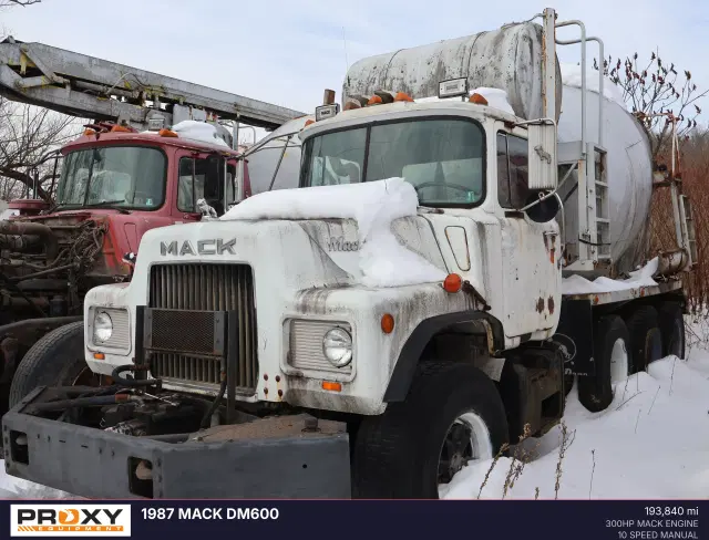 Image of Mack DM600 equipment image 2