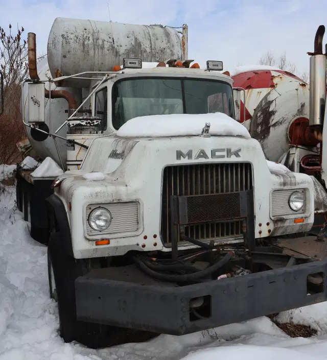 Image of Mack DM600 equipment image 4