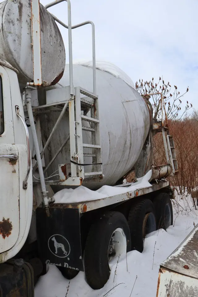 Image of Mack DM600 equipment image 4