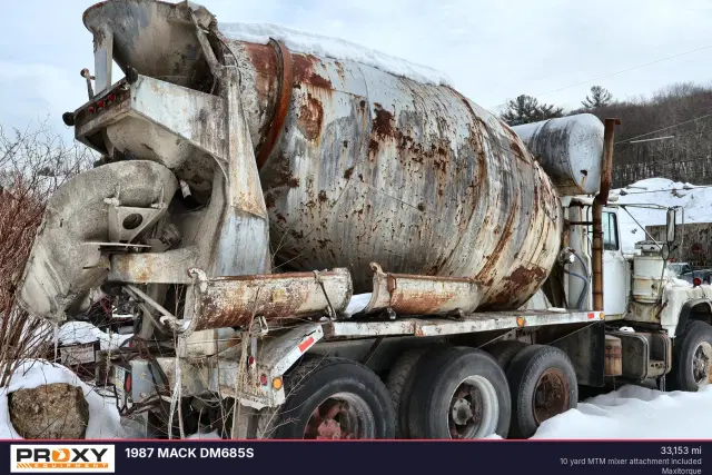 Image of Mack DM685S equipment image 3