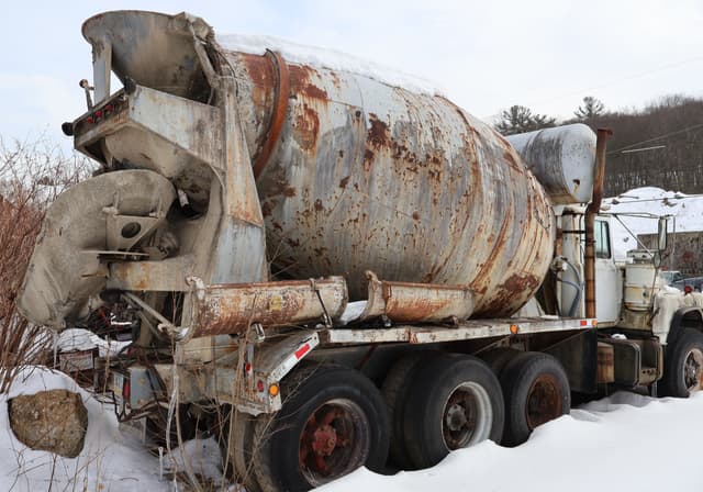 Image of Mack DM685S equipment image 3