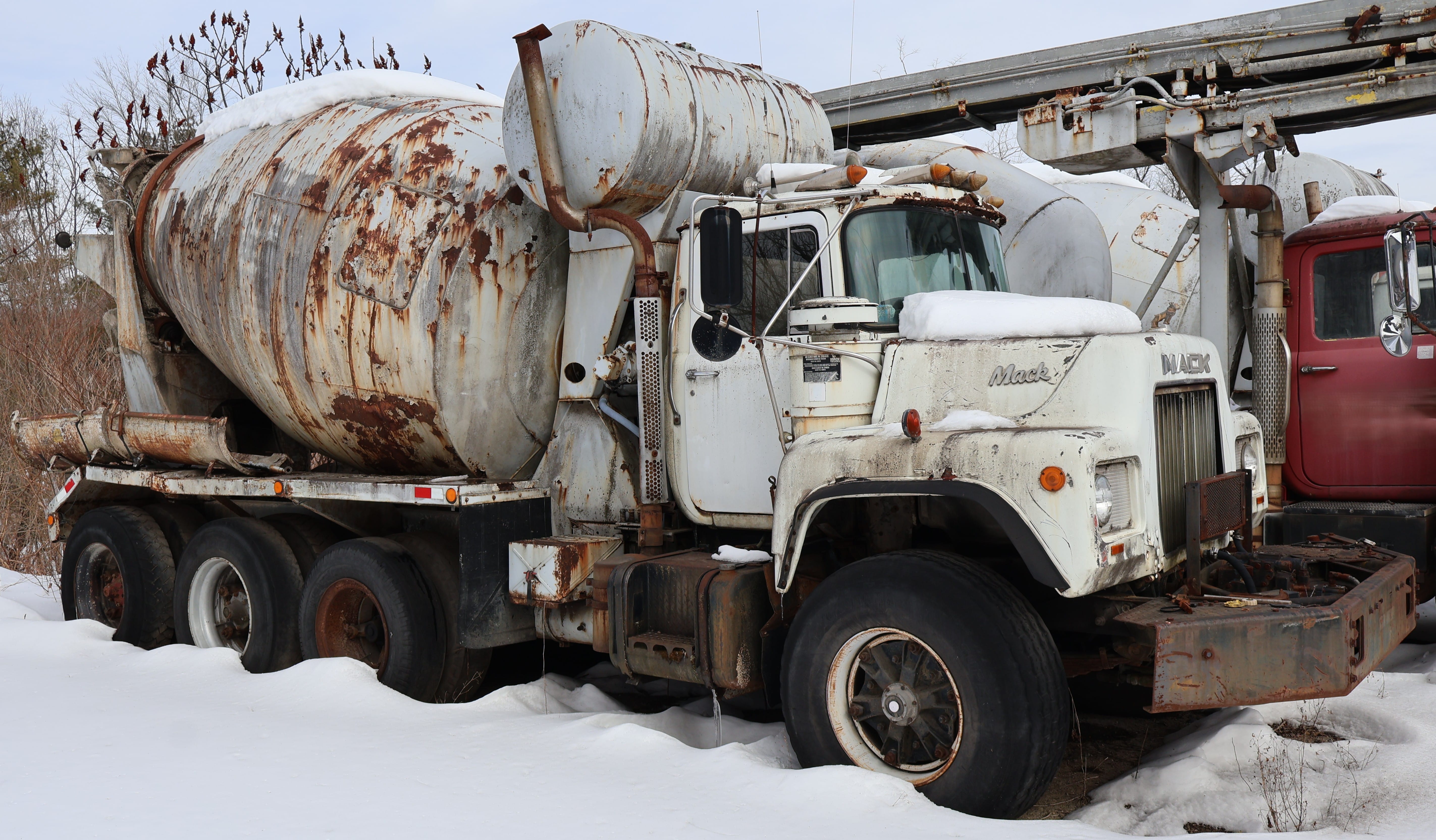1987 Mack DM685S Equipment Image0