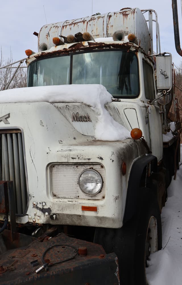 Image of Mack DM685S equipment image 4