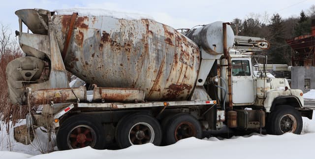 Image of Mack DM685S equipment image 2