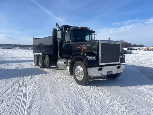 Image of Mack RW713 equipment image 2