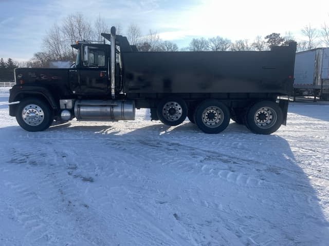 Image of Mack RW713 equipment image 1