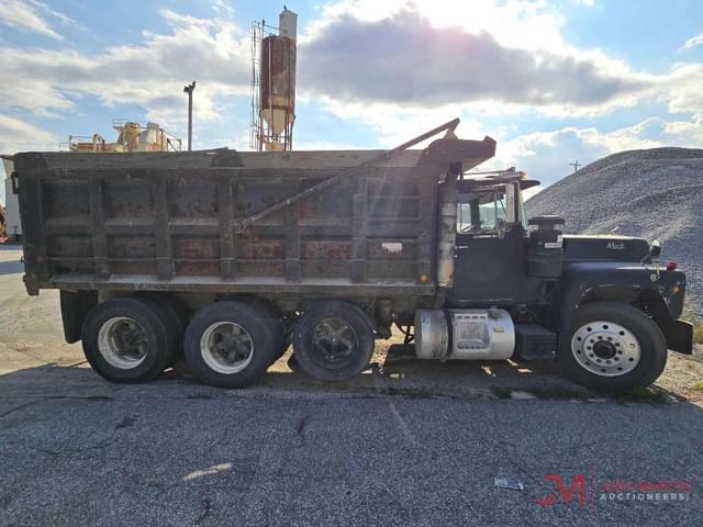 Image of Mack R688ST equipment image 1