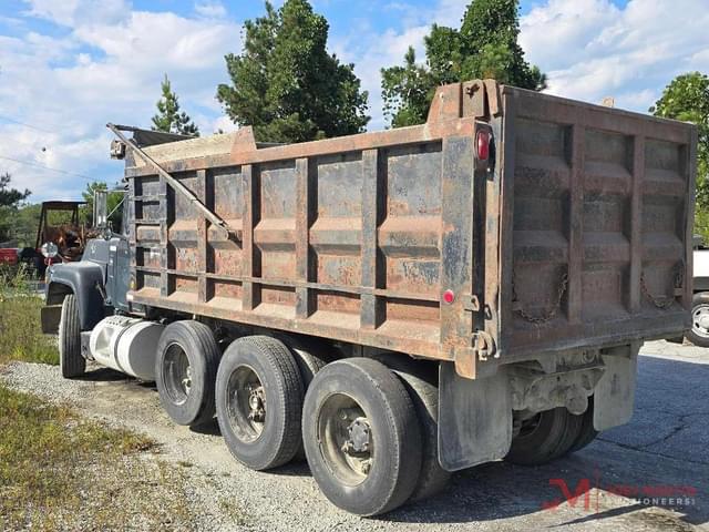 Image of Mack R688ST equipment image 4