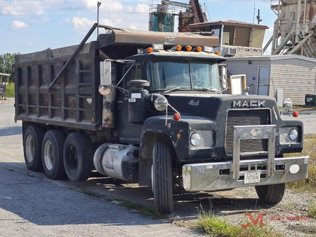 1987 Mack R688ST Equipment Image0
