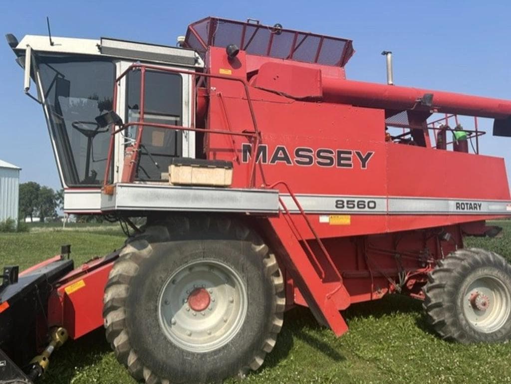 Image of Massey Ferguson 8560 Image 1