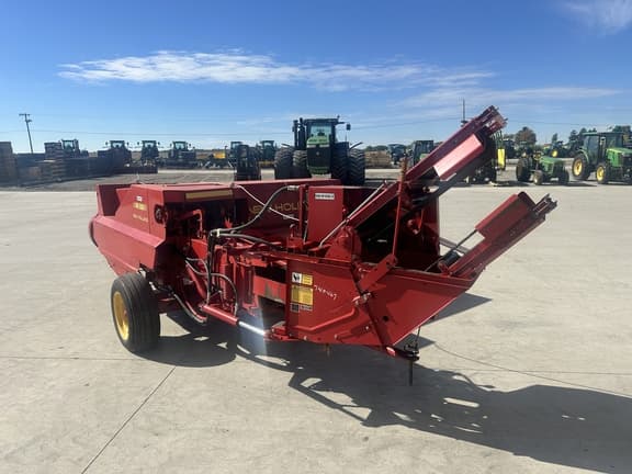 Image of New Holland 311 equipment image 4