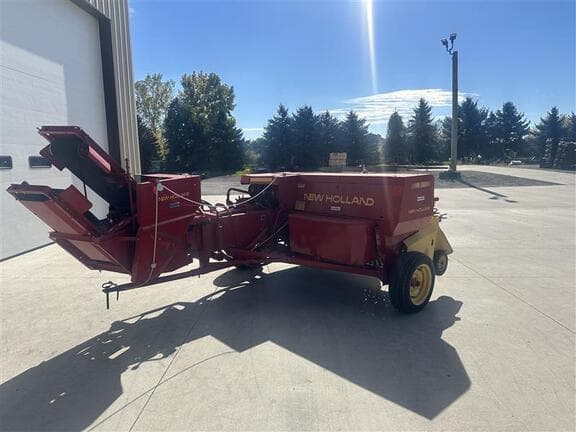 Image of New Holland 311 equipment image 2